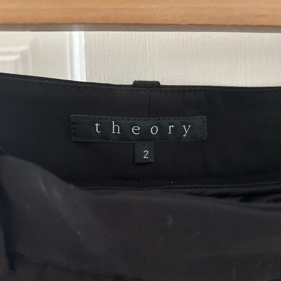 Theory Women’s Tailored Black Bermuda Shorts Size 2 - Picture 3 of 6